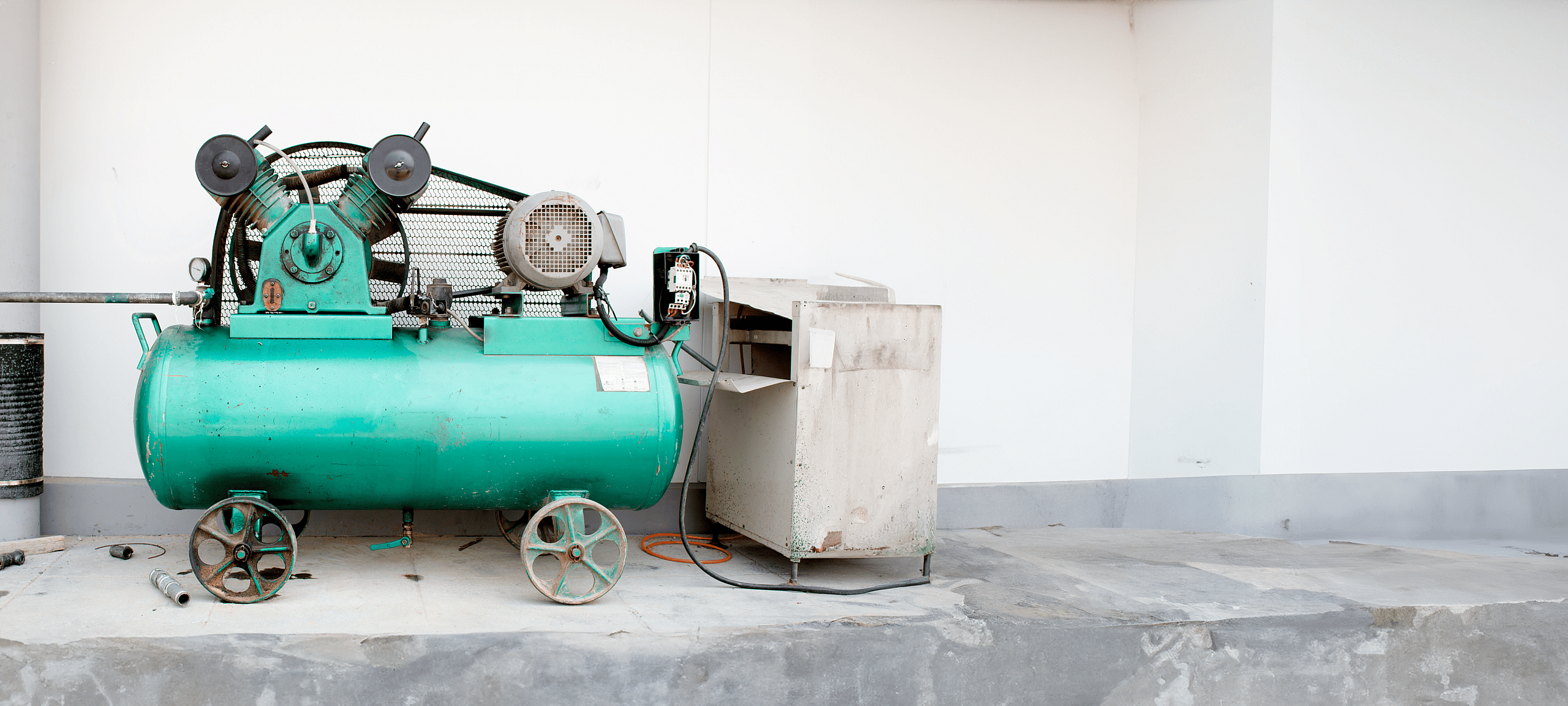 Turkooizen compressor met grenke's flexibele financieringsopties voor schroef-, zuiger- en mobiele compressoren. Ideaal voor industrieel en bouwgebruik.